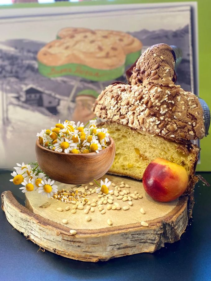 Colomba pesca candita, camomilla e burronocciola<br>750 gr